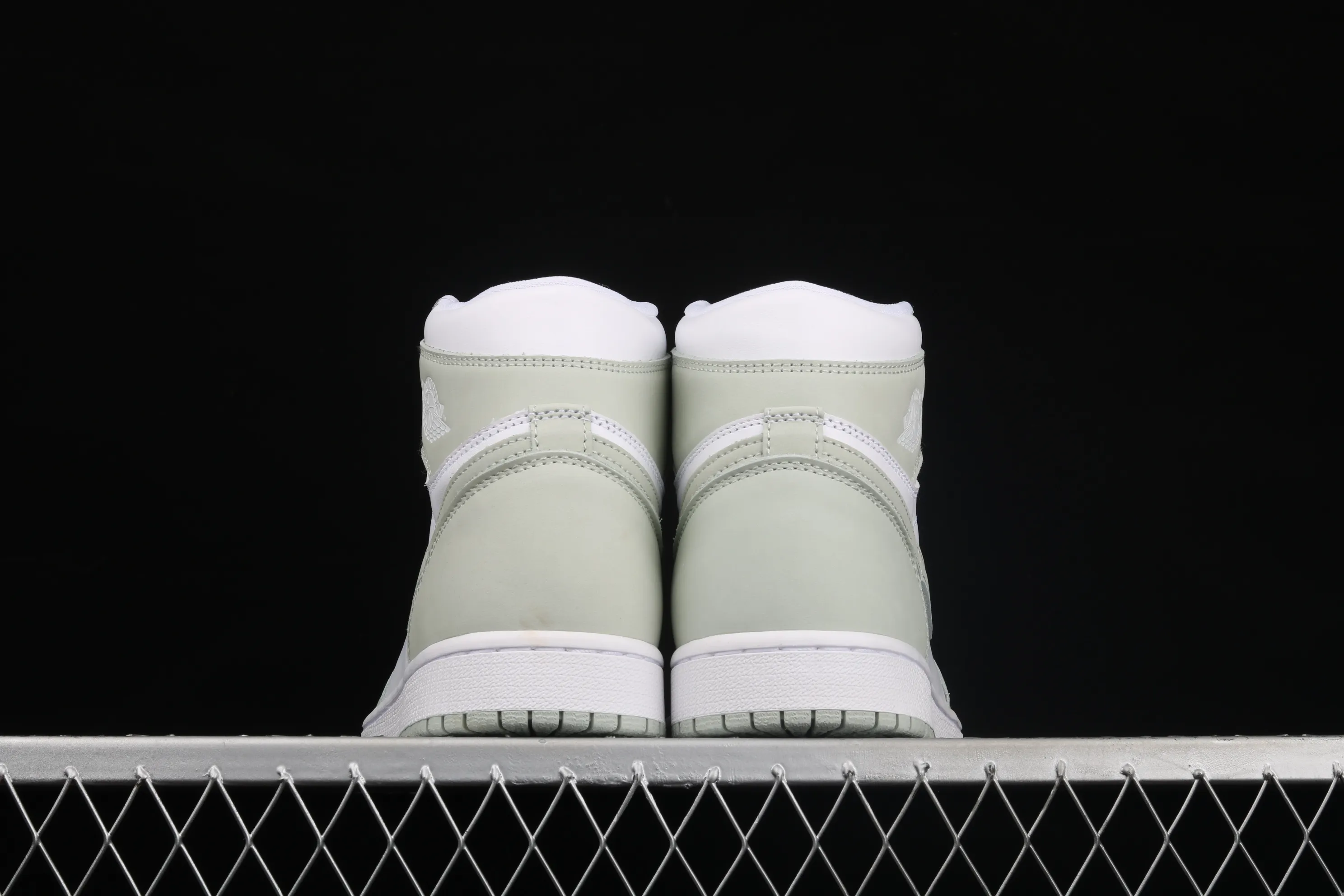 All categories Air Jordan Jordan series basketball shoes Air Jordan 1 High L version Air Jordan 1 Retro Hi AJ1 Joe 1 high top aqua blue CD0461-002